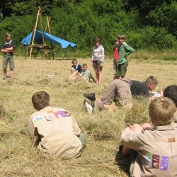 Grasworstelen - Scouts en Gidsen Zaventem 